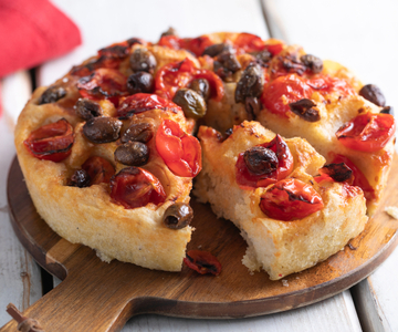 Focaccia con tomates cherry y aceitunas en freidora de aire