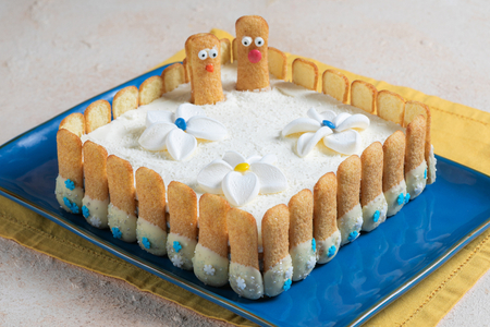 Tarta de cumpleaños sin horno Reina de Hielo con Pavesini, mascarpone y arándanos