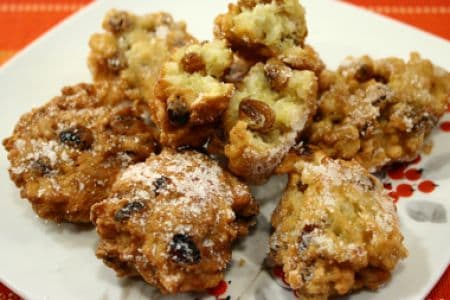 Buñuelos dulces de arroz con aroma de limón