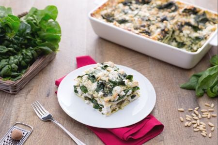 Lasaña con crema de pesto, ricotta y espinacas