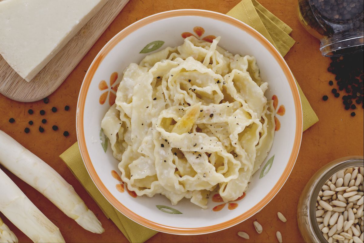 Reginette con pesto de espárragos blancos