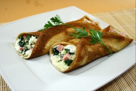 Crepes integrales con jamón, gruyere y espinacas