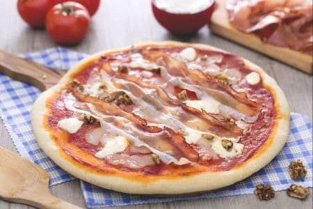 Pizza mascarpone speck y nueces
