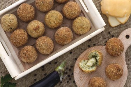 Albóndigas de berenjena con corazón de scamorza