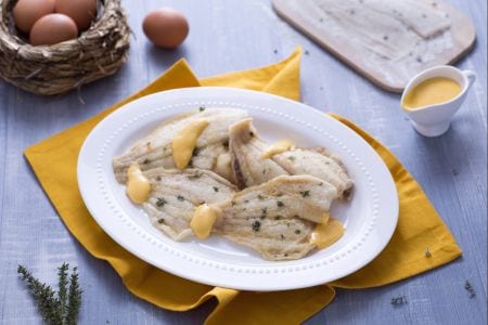 Platija con salsa holandesa