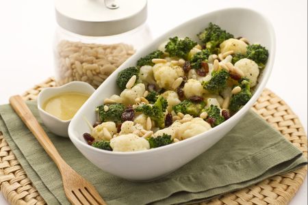 Ensalada de brócoli, coliflor y endibia belga