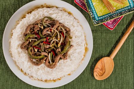 Ternera picante con pimientos y brotes de soja
