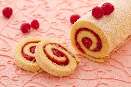 Rollo de frambuesas y coco