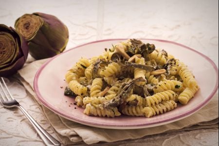 Fusilli alcachofas y queso de cabra