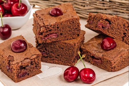 Tarta de chocolate y cerezas