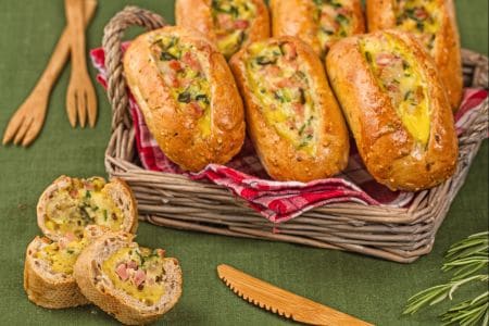 Bocadillos de pan rellenos