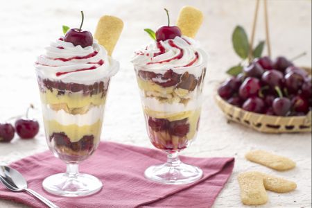 Trifle de Pavesini con cerezas