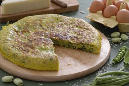 Tortilla con guisantes, habas y judías verdes