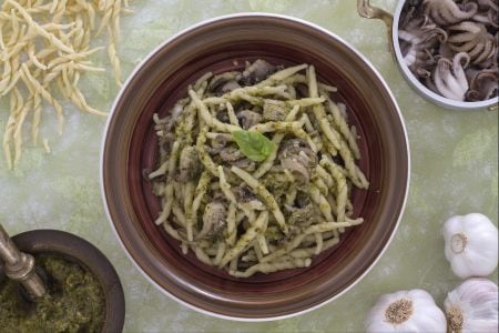 Pasta con pulpitos y pesto