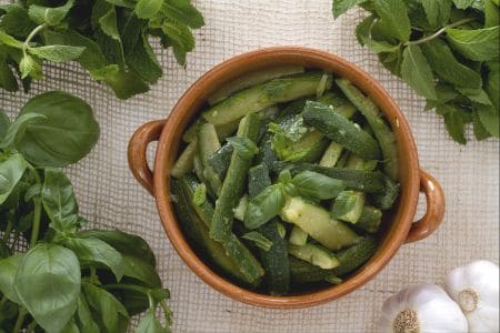 Ensalada de calabacines con menta y albahaca