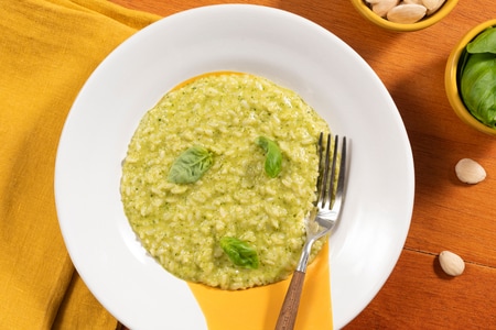 Risotto con pesto de calabacín y queso de cabra