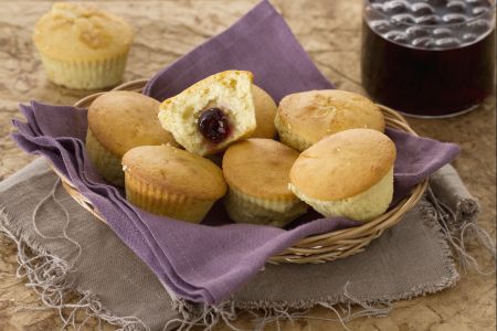 Muffin de vainilla con corazón de guinda