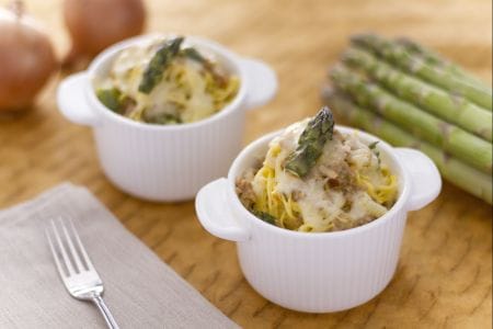 Timbales de tallarines con ragú blanco
