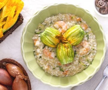 Risotto con gambas, calabacines y flores de calabacín