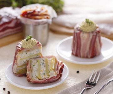Flan de bacalao sobre crema de alcachofas