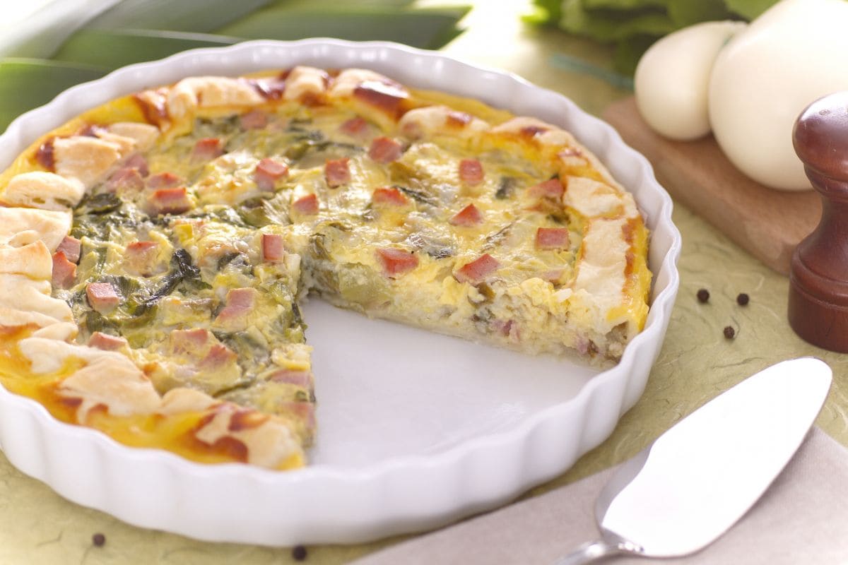 Quiche con escarola y taquitos de jamón cocido