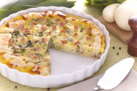 Quiche con escarola y taquitos de jamón cocido