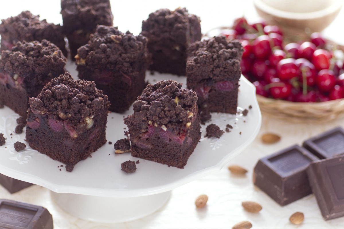 Crumb cake de chocolate y cerezas