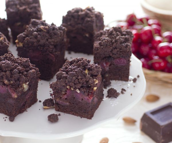 Crumb cake de chocolate y cerezas