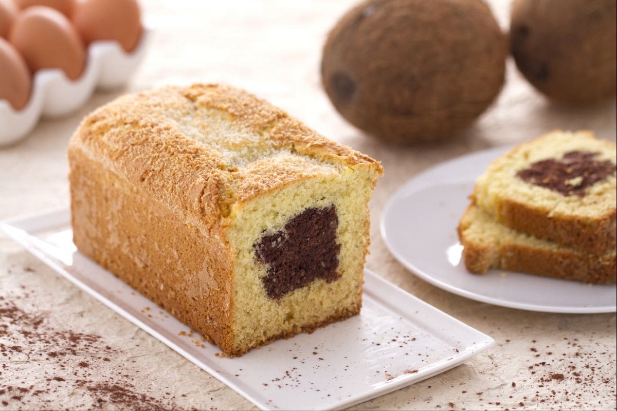 Plumcake de coco con corazón de chocolate