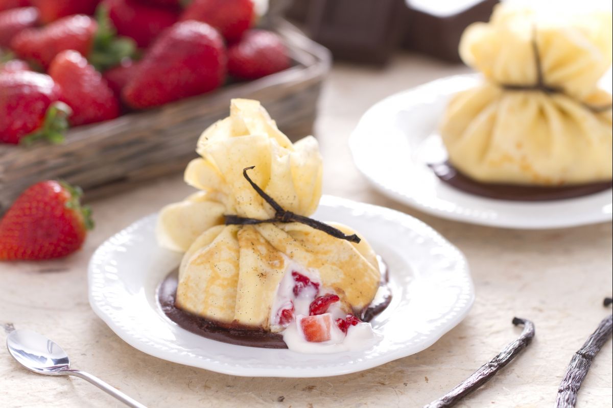 Paquetitos de crepes con fresas