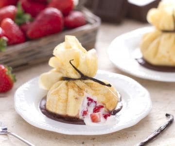 Paquetitos de crepes con fresas