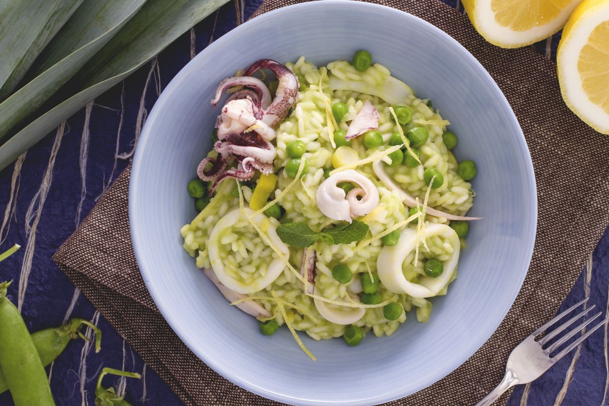 Risotto de menta, guisantes y calamares