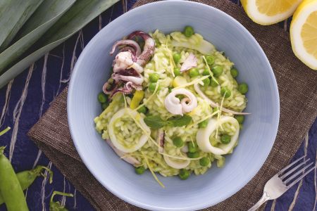 Risotto de menta, guisantes y calamares