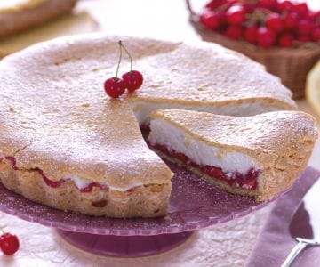 Tarta de requesón y guindas