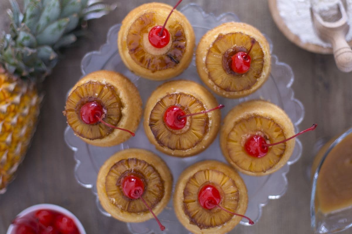 Cupcake invertidos de piña