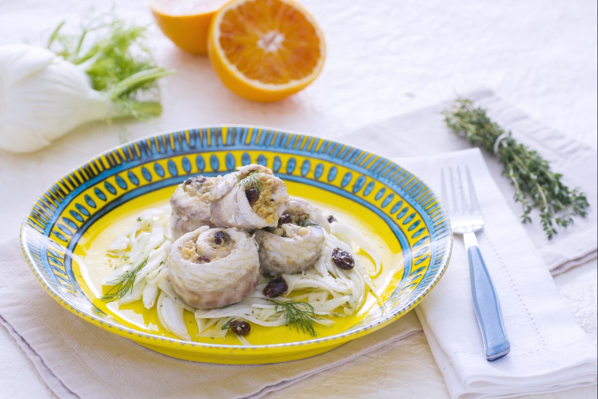 Filete de lubina a la naranja sobre ensalada de hinojo