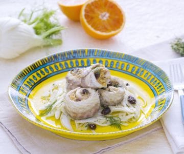 Filete de lubina a la naranja sobre ensalada de hinojo