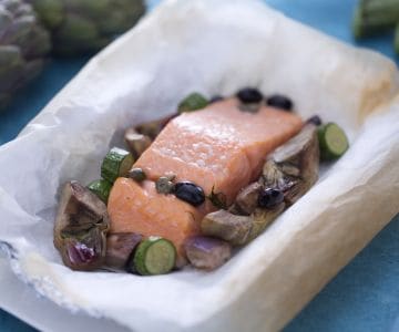 Salmón en papillote con verduras mixtas