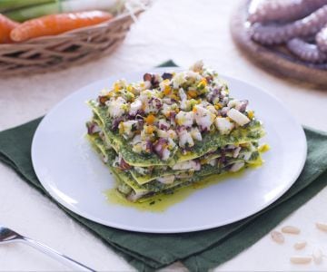 Lasaña verde con pesto de rúcula y ragú de pulpo