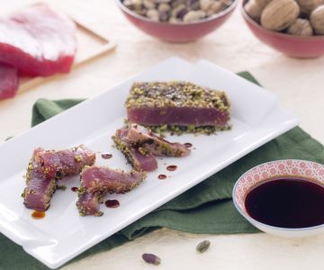Filete de atún en costra de nueces y pistachos