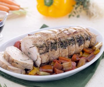 Asado de pavo con reducción de salsa de soja y salteado de verduras