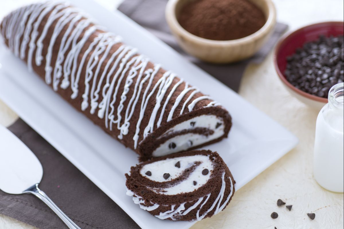 Rollo de cacao con crema de leche