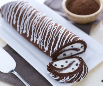 Rollo de cacao con crema de leche