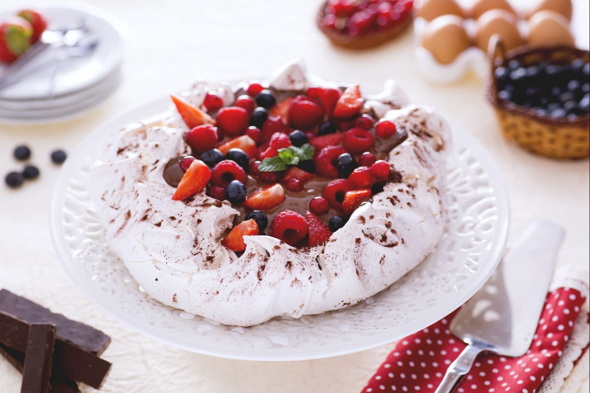 Pavlova de cacao con crema de chocolate
