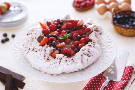 Pavlova de cacao con crema de chocolate