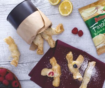 Caramelos fritos con crema pastelera y frutos del bosque