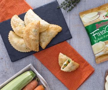 Panzerotti rellenos de verduras y scamorza