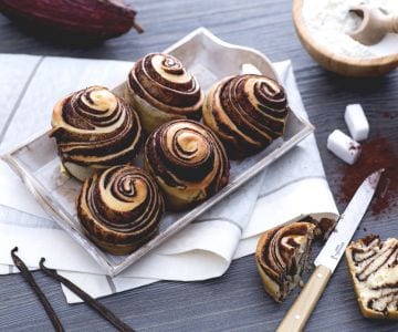 Brioches veteadas con cacao