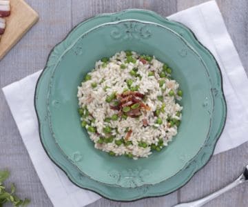 Risotto con guisantes, panceta y mejorana