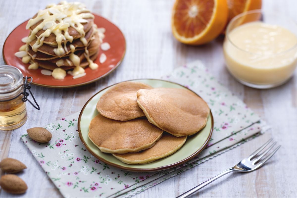 Pancake de almendras con crema de naranja